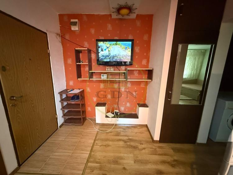 Apartament 3 camere, deccomandat, 54 mp, Rovine, Zona Garii