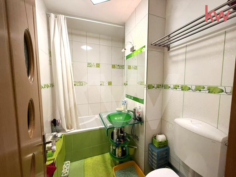 Apartament 3 camere decomandat – Craiovița Nouă