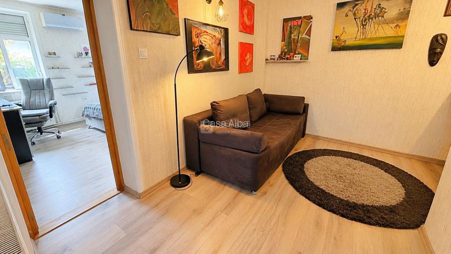 Centru, 2 camere chic, mobilat & utilat, curte mica pentru relaxare - 2