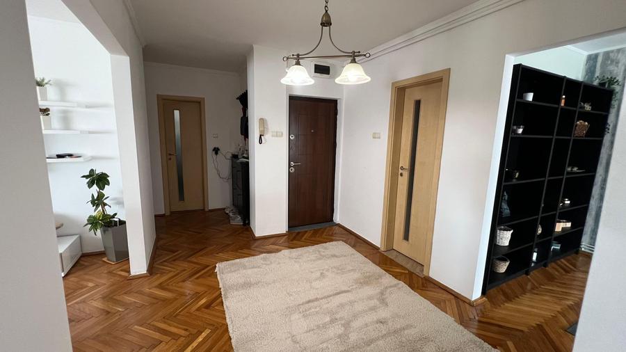 Casa Tineretului | 4 Camere | Etaj Intermediar | Centrala proprie