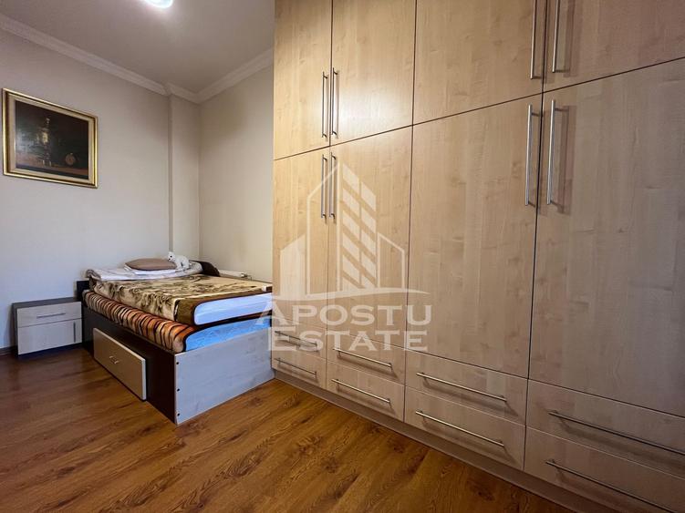 Casa la curte comuna zona Odobescu, doar 4 locatari, gradina proprie