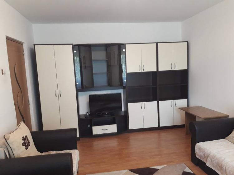 Particular închiriez apartament