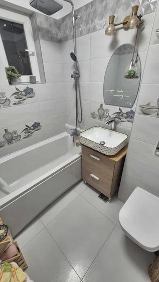 Apartament 3 camere, etaj 1/4, zona Podu Ros