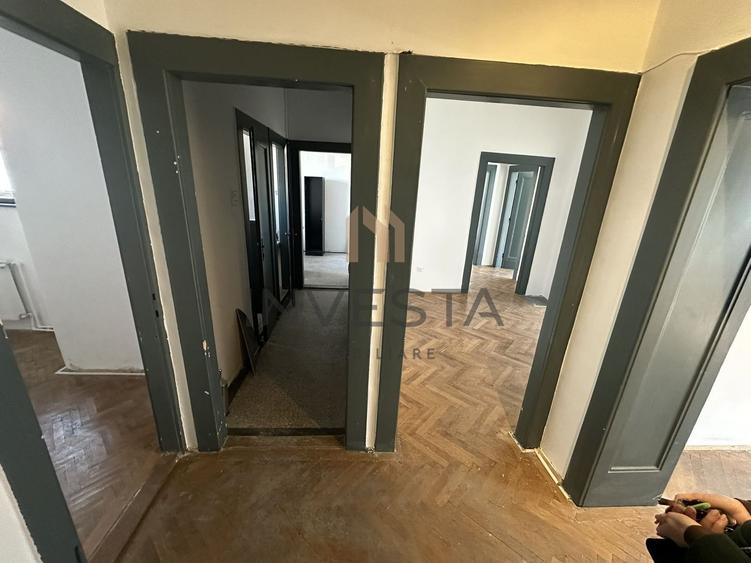 Apartament 4 camere 115 mp Ultracentral etaj intermediar pe Eroilor!