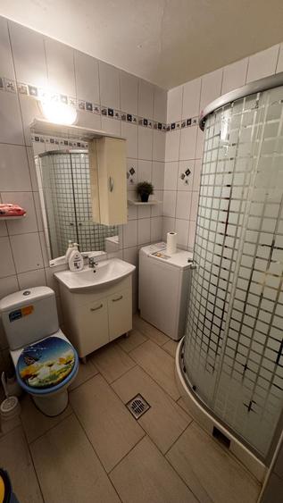 Apartament mare, luminos, 50 metri de metrou.