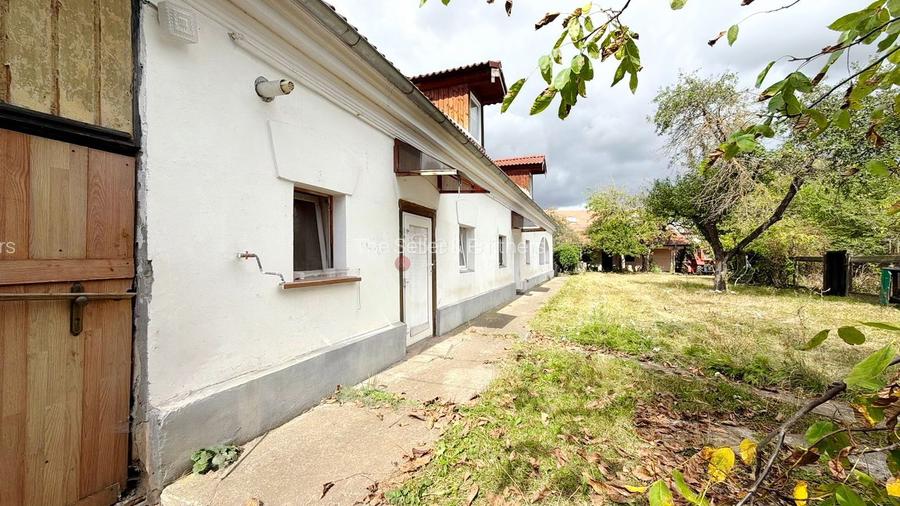 Casa saseasca traditionala La asfalt Curte generoasa