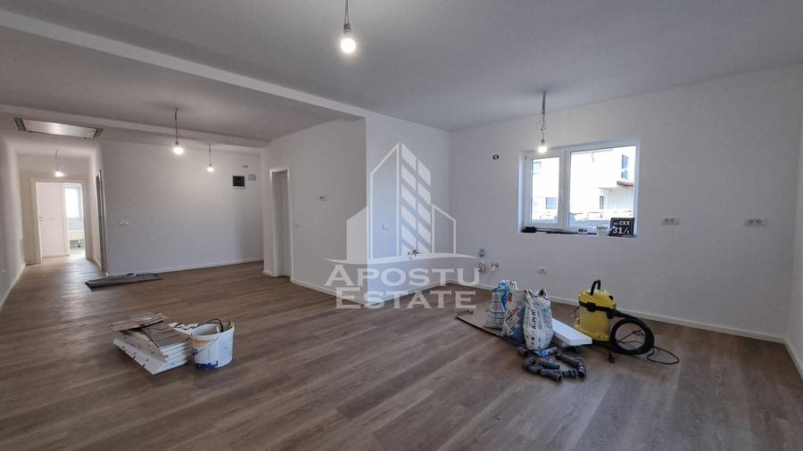 Jumatate de duplex de vanzare, pe parter, cu 3 camere si 2 bai, Sag, Timis