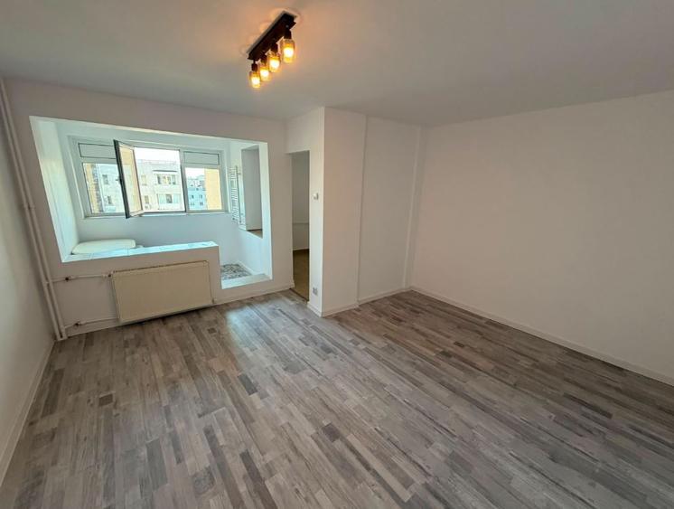 Titan, Metrou,bl.1980,reabilitat,et.10/10,renovata,geam la baie, balcon inchis.