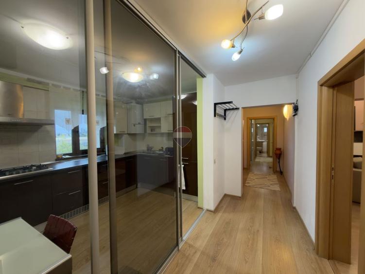 Apartament cu 3 camere de închiriat in Piata Victoriei