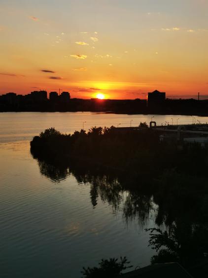 Apartament cu priveliste spectaculoasa catre lac, complet mobilat si utilat!!!