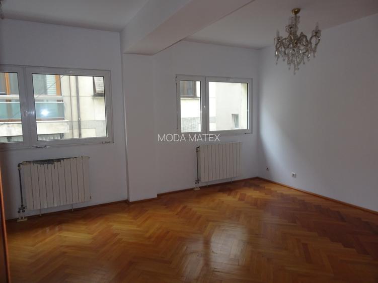 Bloc tip Boutique, constr.2000, cu 2 intrari si parcare subterana - 17