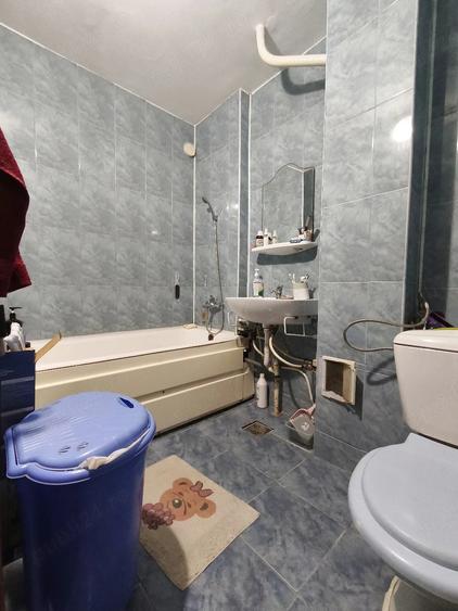 Apartament 3 camere DECOMANDAT, Etaj 2, Frumoasa !