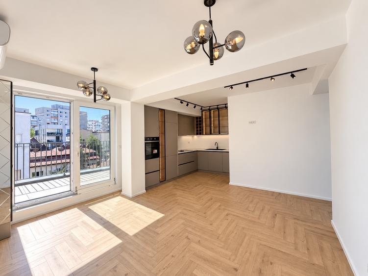Apartament spectaculos cu 3 camere și terasă panoramică de 41 mp – zona Eminescu