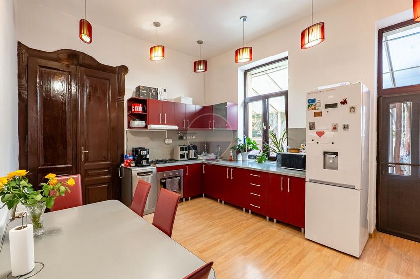 Casă de vânzare 4 camere ultracentral Oradea