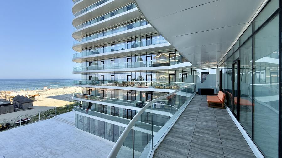 Apartament cu 3 camere direct in prima linie la mare White Sea