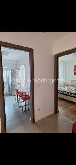 Inchiriez apartament  - 6