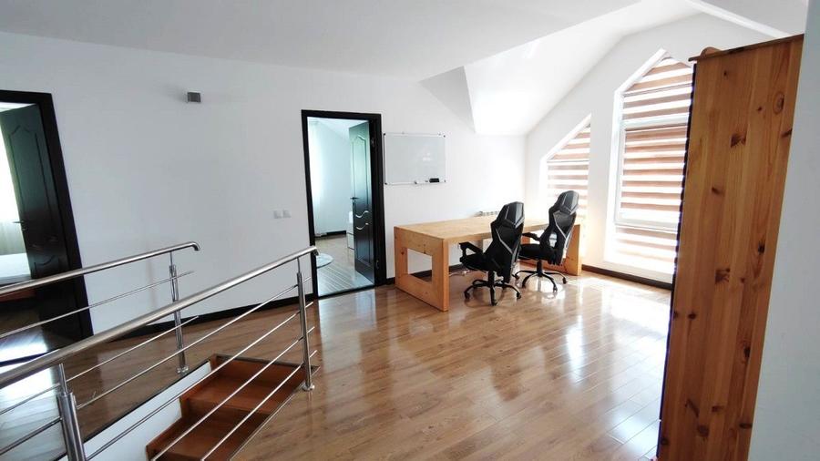 Casa impunatoare D+P+M, 280 mp utili, teren 850 mp,  în Europa