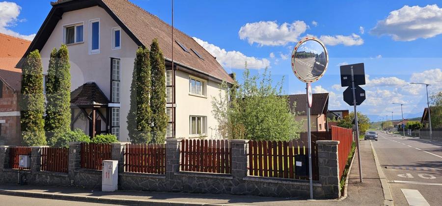 Casă, de vanzare, cu 6 camere, 300 mp, zona semicentrala