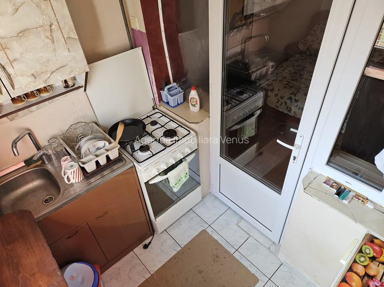 Garsoniera zona Pacea etaj 2 bloc de apartamente - 3