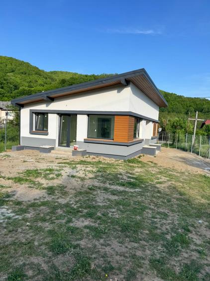 Casă individuală eficientă energetic, teren 9 ari, încălzire în pardoseală