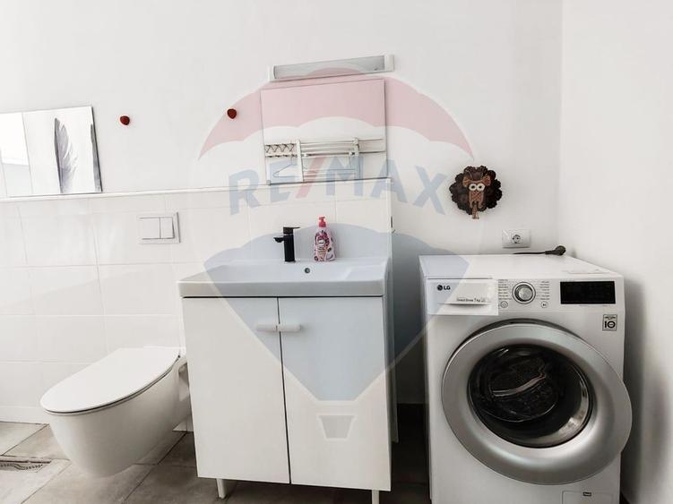 Apartament cu 2 camere de închiriat în zona centrală, bloc nou