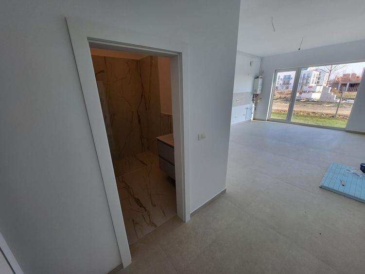 COMISION%. BLOC NOU in ORAS. Gradina proprie