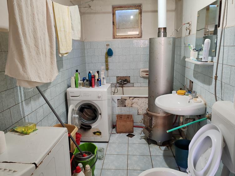 Casa 3 camere libera la vanzare TARLUNGENI