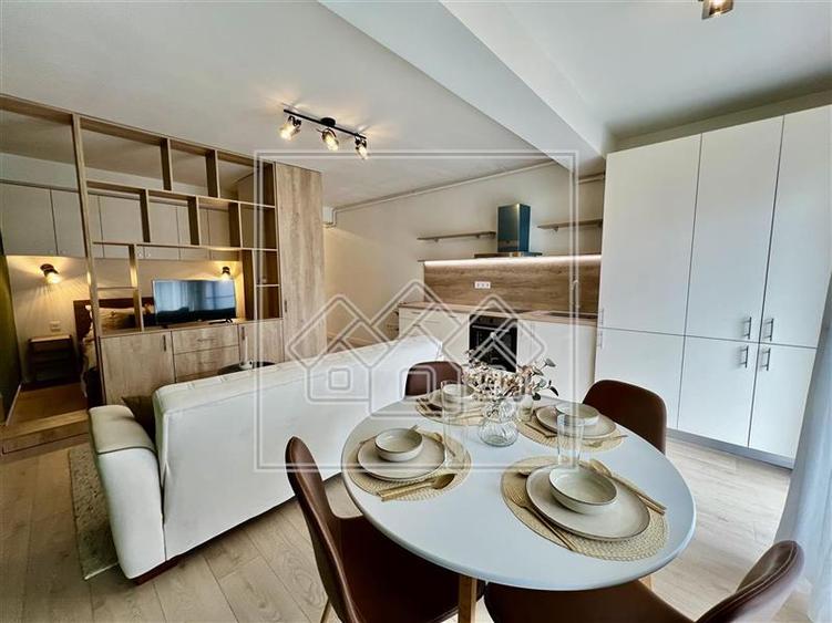 Studio modern, conf lux, aer conditionat, vila cu 2 etaje, balcon 7,6m