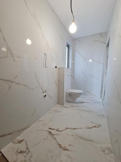 Case Cubiste in Faza de Executie Arhitectura Moderna, Teren Generos, Utilitati