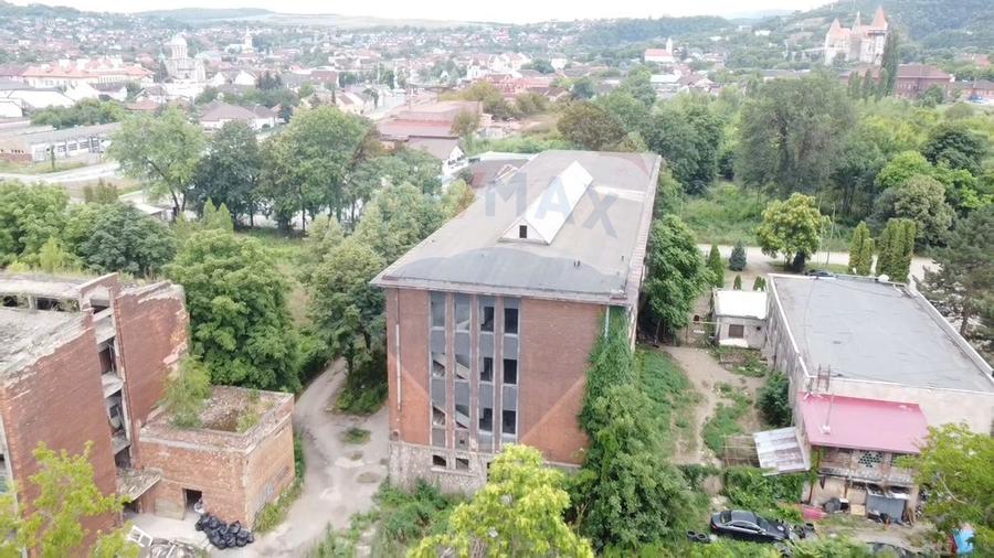 Patrimoniu Industrial, teren si clădiri, lângă Castelul Corvinilor