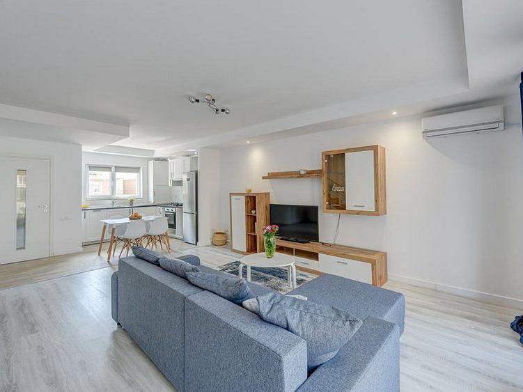 Casa Cosmopolis, prima inchiriere