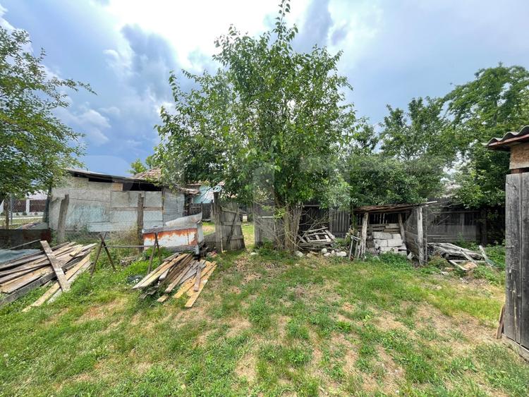 Casa 40 mp, teren 880 mp, zona Leamna de Sus