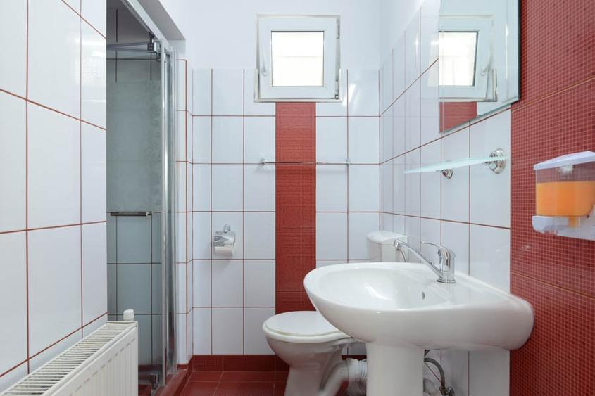 Clădire 350 mp | Sediu firmă + birouri/cazare corporate | Dâmbul Rotund