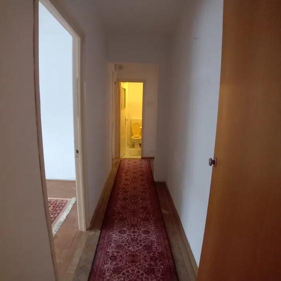 Apartament 3 camere liber la vanzare intrare Tractorul