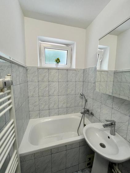 Apartament 2 camere, zona centrala, etaj 2, Radauti