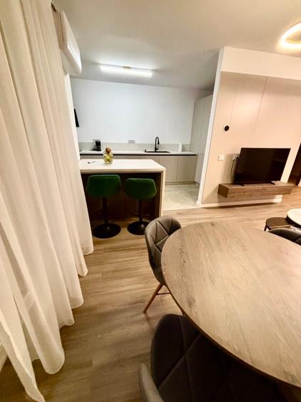 Inchiriez ap. 2 camere, complex ELITE,58 mp cu garaj, nou!