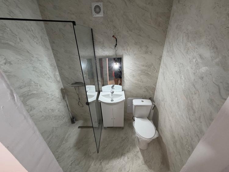 Direct proprietar . Apartament 3 camere , decomandat .