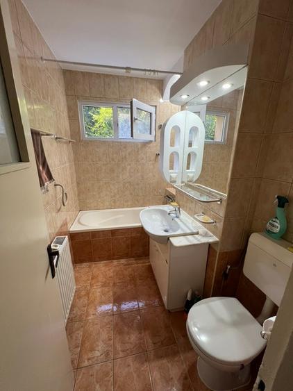 Vand ap. 3 camere in cartierul Astra