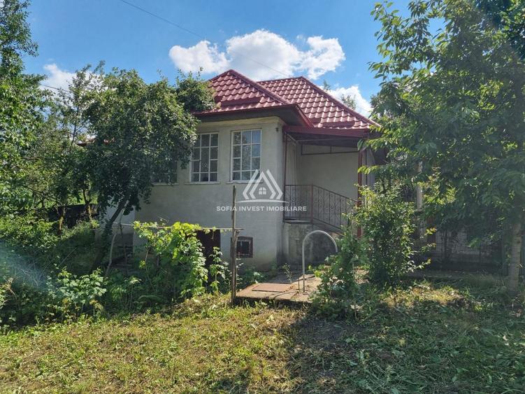 CASĂ LA ȚARĂ, SÂMBOLENI, COMUNA CAMARAȘU