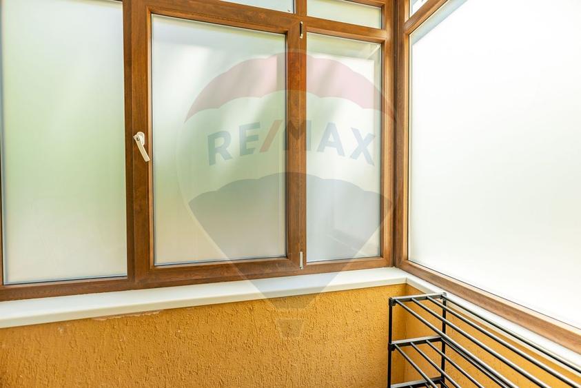 Apartament cu 3 camere de inchiriat in bloc nou + loc de parcare