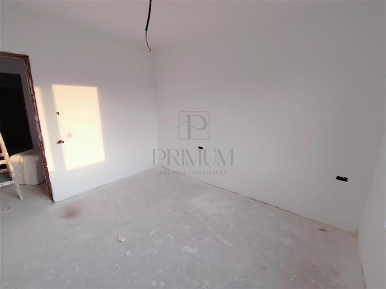 Duplex 5 camere - dormitor la parter - canalizare