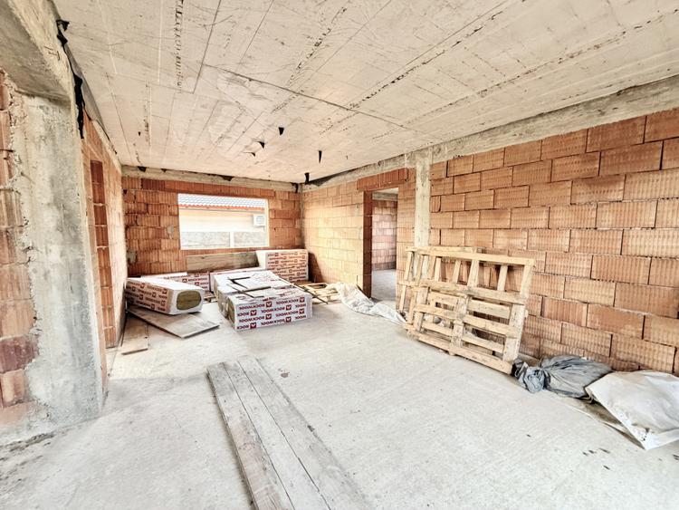 Casa individuala la rosu - 183 mp utili - 533 mp teren - Ianova