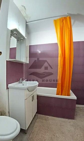 Apartament cu trei camere, zona Racadau 77 mp , etaj intermediar