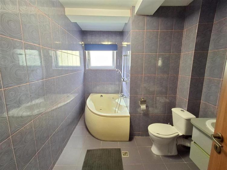 Apartament 3 camere 2 bai parcare zona Strand