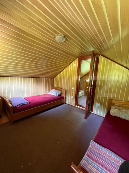 Casa de vacanta cu 4 camere, 1470 mp teren, Sugag
