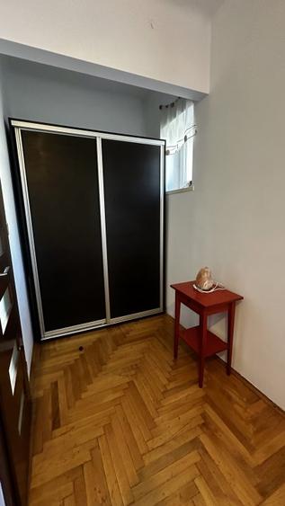 Apartament in casa cu 2 camere ,beci si curte pe Strada Titulescu ,zona Afi