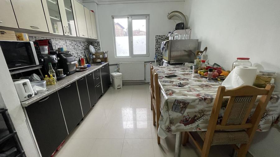 Apartament 3 camere,parter,confort sporit,bloc izolat