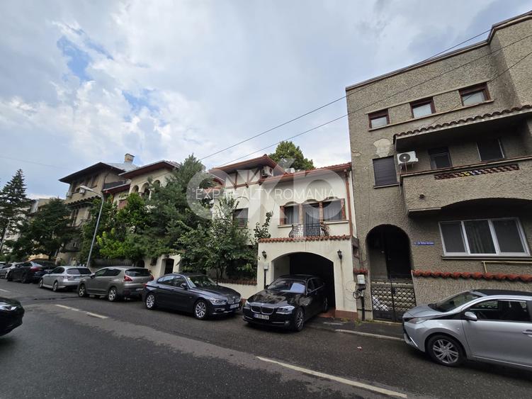 Vilă de închiriat cu 4 camere, 220 mp - zona Polonă - 2