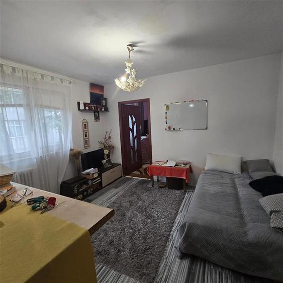 Apartament 2 camere parter inalt Amanetu Piciu