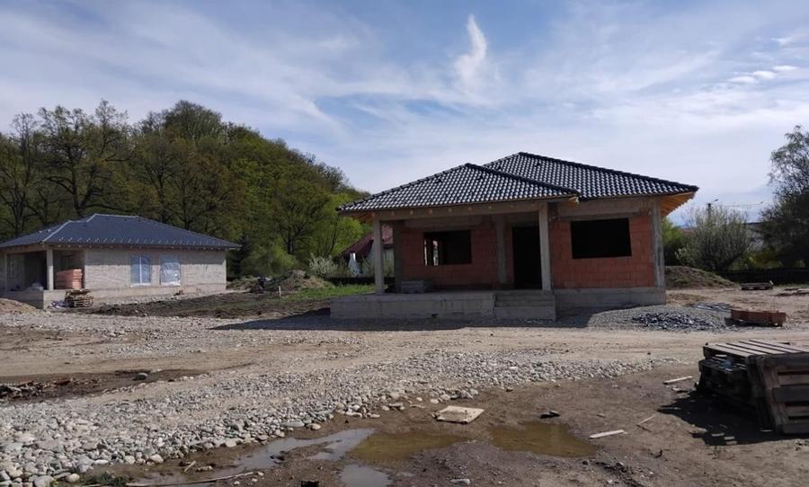 URGENT . 164900 EURO . Casa la marginea padurii intre Rasnov si Cristian. Jud. B